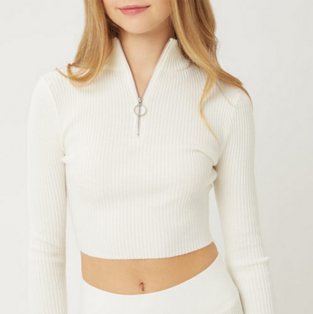 Trendy Ivory crop top & pants Duo New Boutique items - Picture 5 of 5
